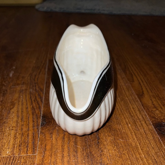 The Main Ingredients 10" Ribbed White with Black Trim Stoneware Gravy Boat - Picture 5 of 11